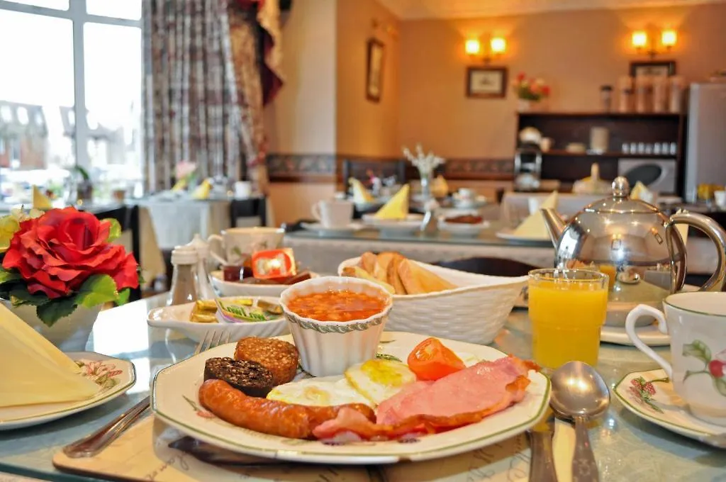 *** Bed & Breakfast College Crest House Ireland